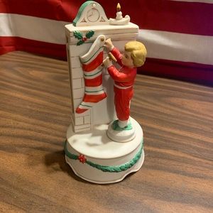 Vtg Berman and Anderson Musical Christmas  wind up
